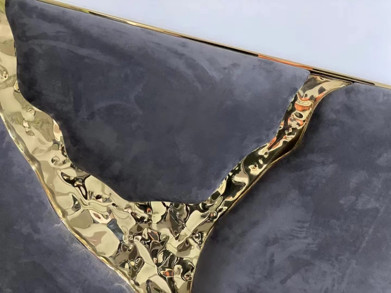 H.O.AK Elgonvalli couch