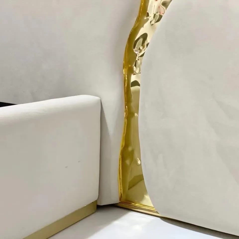 H.O.AK Elgonvalli couch
